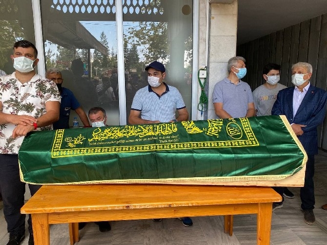Cimilli İbo İçin Rize Sahil Camiinde Cenaze Namazı Kılındı 3