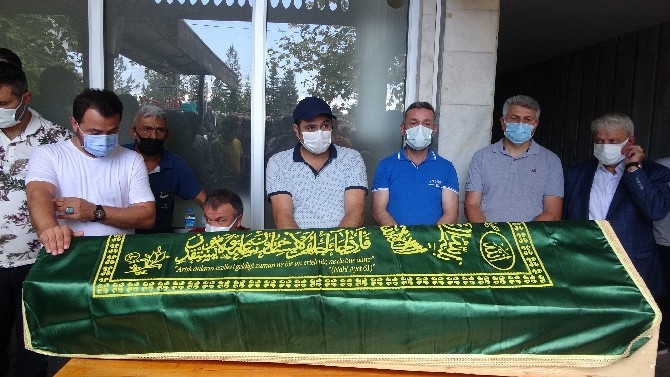 Cimilli İbo İçin Rize Sahil Camiinde Cenaze Namazı Kılındı 47