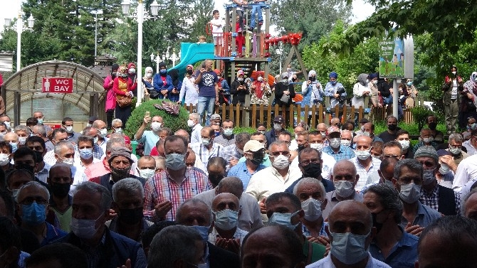 Cimilli İbo İçin Rize Sahil Camiinde Cenaze Namazı Kılındı 50