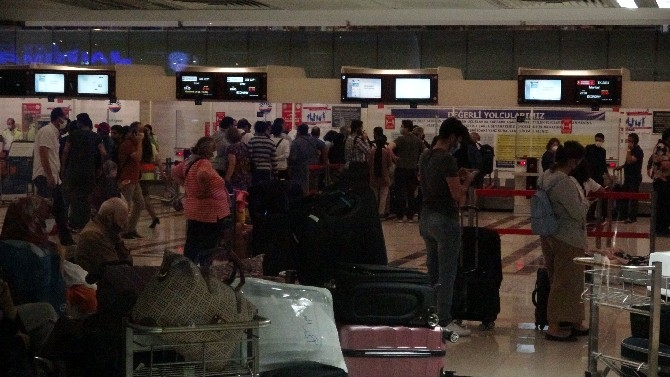 Trabzon Havalimanı pisti uçuşlara kapatıldı, yoğunluk oluştu 12