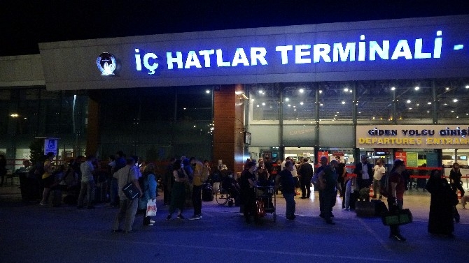 Trabzon Havalimanı pisti uçuşlara kapatıldı, yoğunluk oluştu 8