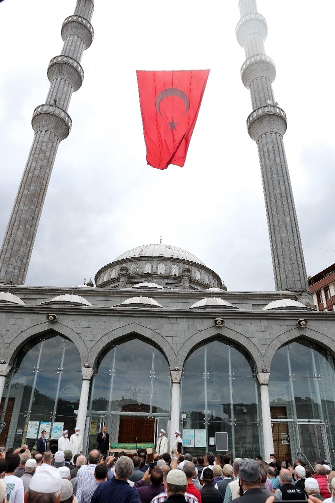 Cumhurbaşkanı Erdoğan ilim insanı Osman Yılmaz’ın cenaze namazına katıld 10