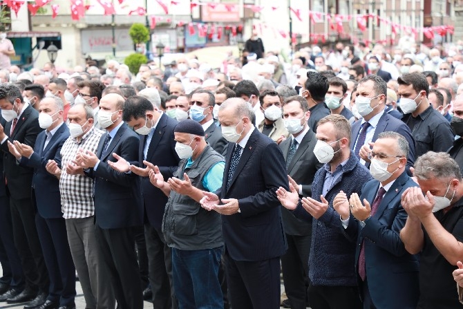 Cumhurbaşkanı Erdoğan ilim insanı Osman Yılmaz’ın cenaze namazına katıld 17
