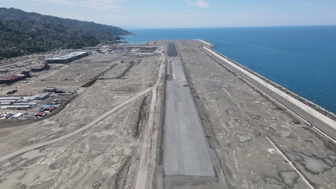 Rize-Artvin Havalimanında dolgunun 97 milyon tonu tamamlandı 3