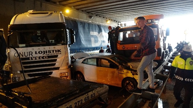 Trabzon’da 7 araçlı zincirleme trafik kazası: 3 yaralı 17