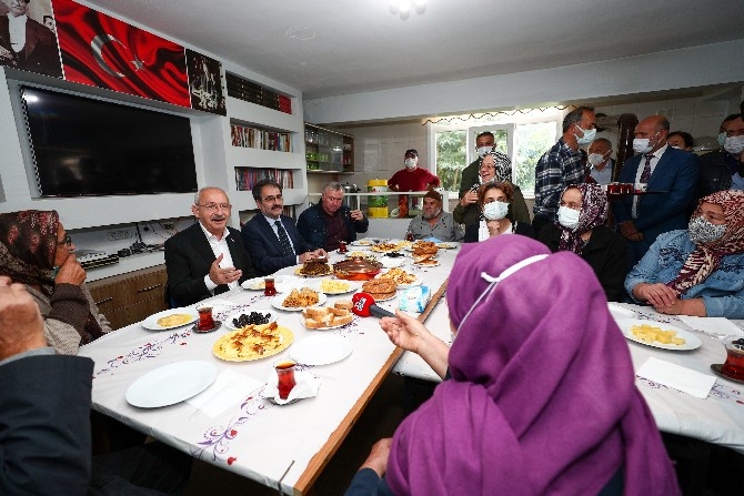 CHP Genel Başkanı Kemal Kılıçdaroğlu, Rize'de çay üreticileriyle bu 12