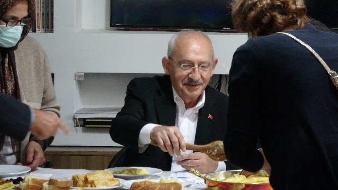 CHP Genel Başkanı Kemal Kılıçdaroğlu, Rize'de çay üreticileriyle bu 16
