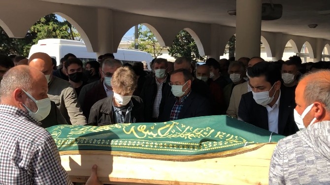 Rize'de çay fabrikasındaki patlamada ölen kişinin cenazesi defnedil 6