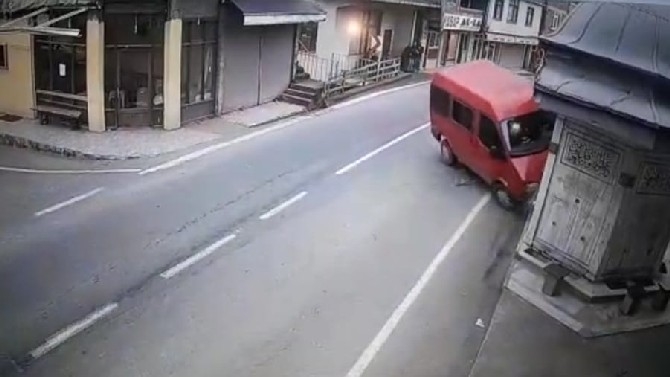 Rize’de Feci Kaza: Şadırvan ile Minibüs Arasında Sıkıştı 8