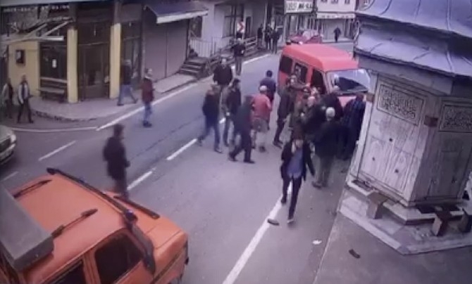 Rize’de Feci Kaza: Şadırvan ile Minibüs Arasında Sıkıştı 9