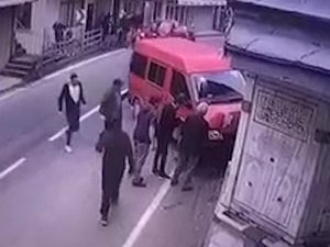 Rize’de Feci Kaza: Şadırvan ile Minibüs Arasında Sıkıştı