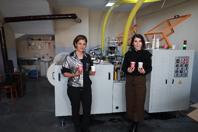 Kadın girişimciler KOSGEB desteği ile Rize'nin ilk karton bardak at 4