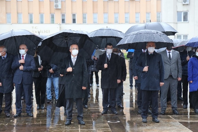 10 Kasım Atatürk'ü Anma Törenleri Rize'de Yağmur Altında Düzen 10