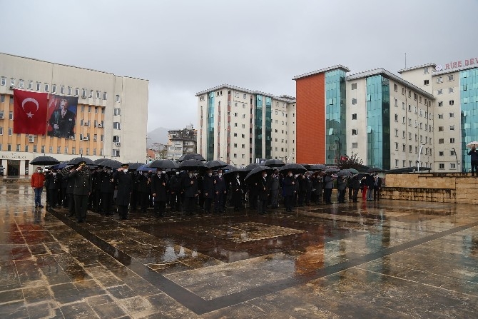 10 Kasım Atatürk'ü Anma Törenleri Rize'de Yağmur Altında Düzen 12