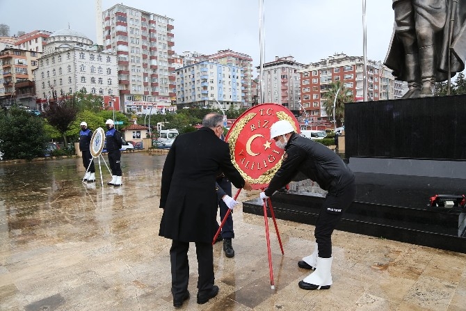 10 Kasım Atatürk'ü Anma Törenleri Rize'de Yağmur Altında Düzen 5