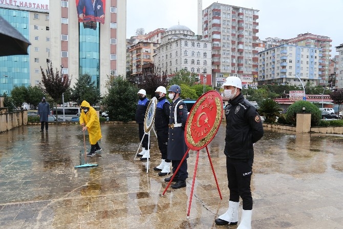 10 Kasım Atatürk'ü Anma Törenleri Rize'de Yağmur Altında Düzen 7