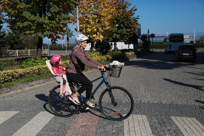 Okula bisikletiyle giden Nurgül öğretmen, öğrencilerine örnek oluyor 14