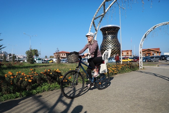 Okula bisikletiyle giden Nurgül öğretmen, öğrencilerine örnek oluyor 16