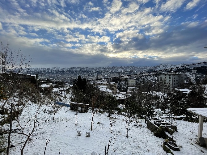 Rize'de kar yağışı güzel görüntüler oluşturdu 13