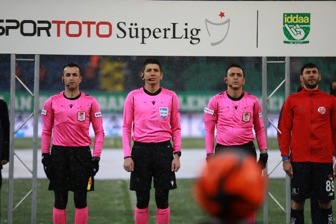 Çaykur Rizespor – Antalyaspor Maçı Ertelendi 11