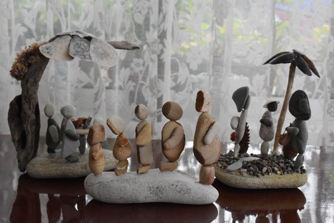 Karadeniz sahilinden topladığı taşları sanat eserine dönüştürüyor 13