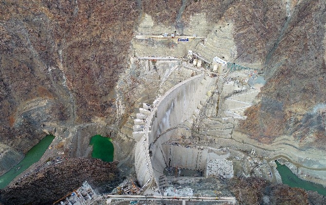 Türkiye’nin en yüksek gövdeli barajı su tutmaya hazırlanıyor 11