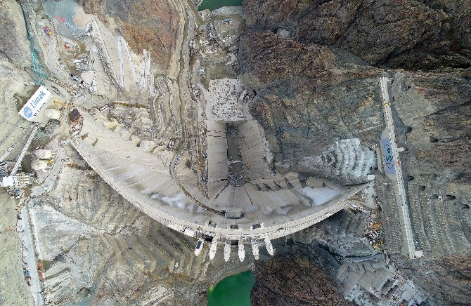 Türkiye’nin en yüksek gövdeli barajı su tutmaya hazırlanıyor 12