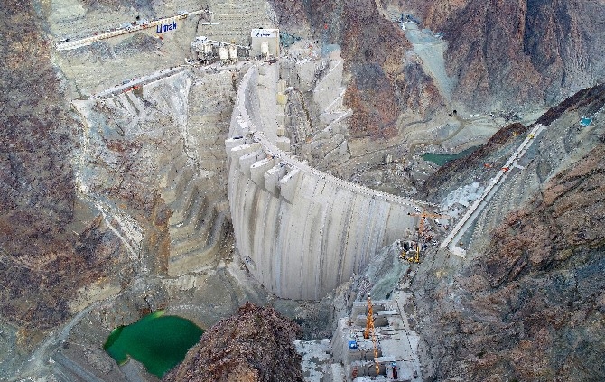 Türkiye’nin en yüksek gövdeli barajı su tutmaya hazırlanıyor 14