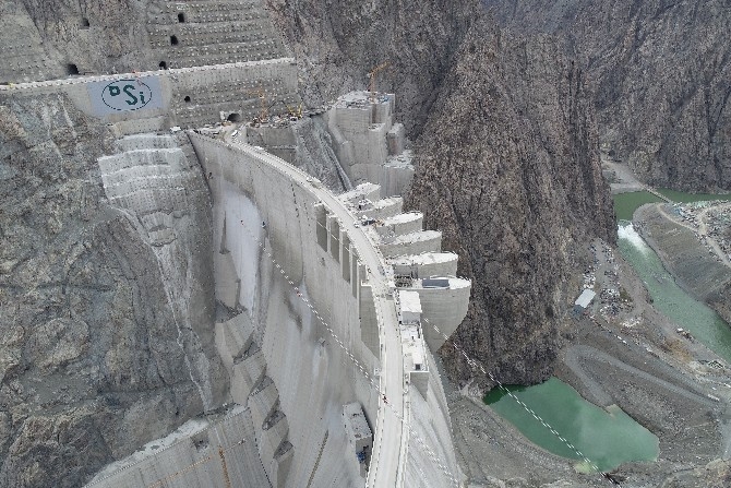 Türkiye’nin en yüksek gövdeli barajı su tutmaya hazırlanıyor 4