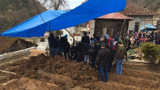 Rize'de aynı ailede Kovid-19'dan hayatını kaybeden 9'uncu 10