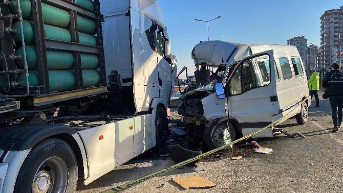 Rize'de Trafik Kazası: 1 Ölü, 2'si Ağır 13 Yaralı 3