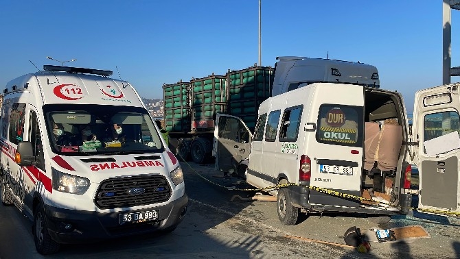Rize'de Trafik Kazası: 1 Ölü, 2'si Ağır 13 Yaralı 5