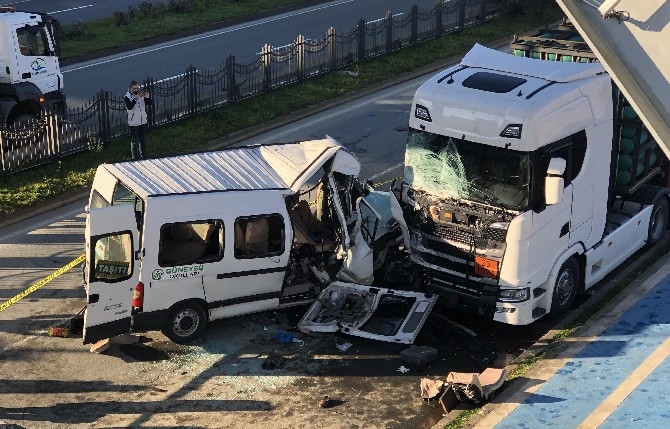 Rize'de Trafik Kazası: 1 Ölü, 2'si Ağır 13 Yaralı 7
