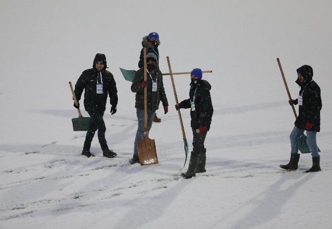 Çaykur Rizespor-Trabzonspor maçı öncesi kar yağışı etkili oluyor 10