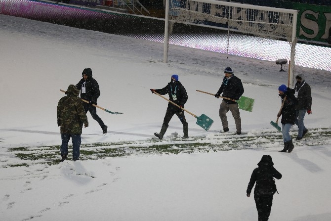 Çaykur Rizespor-Trabzonspor maçı öncesi kar yağışı etkili oluyor 12