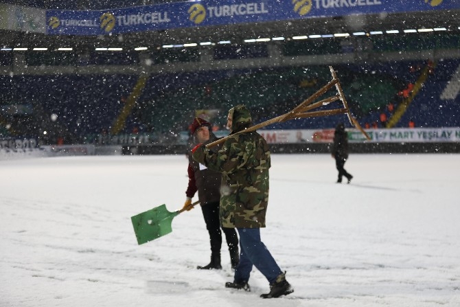 Çaykur Rizespor-Trabzonspor maçı öncesi kar yağışı etkili oluyor 14