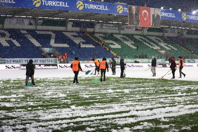 Çaykur Rizespor-Trabzonspor maçı öncesi kar yağışı etkili oluyor 15