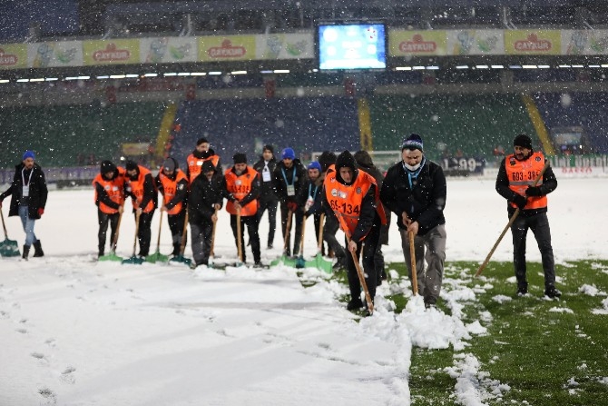 Çaykur Rizespor-Trabzonspor maçı öncesi kar yağışı etkili oluyor 16