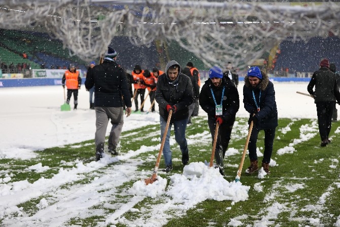Çaykur Rizespor-Trabzonspor maçı öncesi kar yağışı etkili oluyor 19