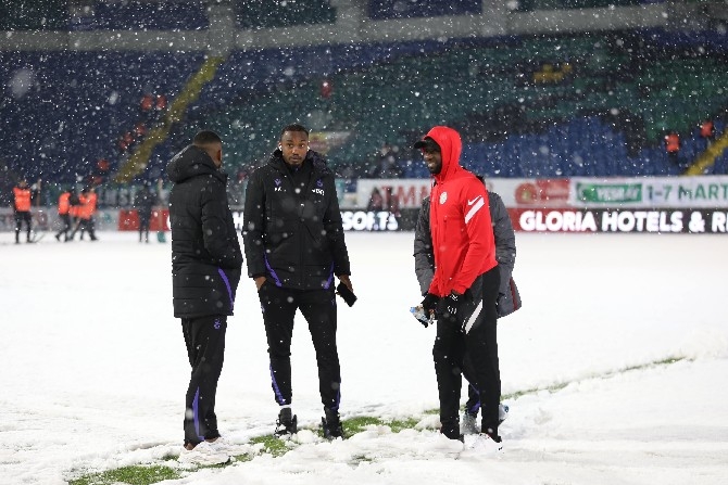 Çaykur Rizespor-Trabzonspor maçı öncesi kar yağışı etkili oluyor 22