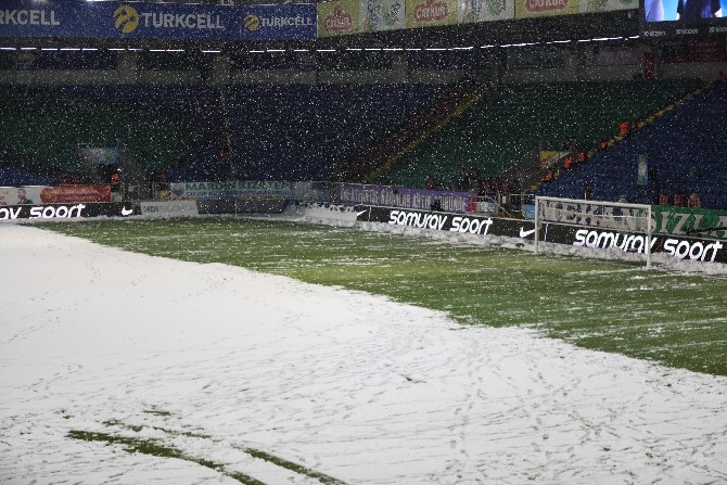 Çaykur Rizespor-Trabzonspor maçı öncesi kar yağışı etkili oluyor 24