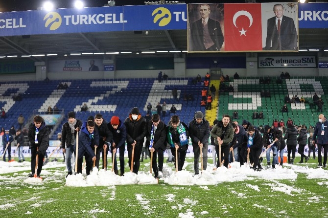 Çaykur Rizespor-Trabzonspor maçı öncesi kar yağışı etkili oluyor 27