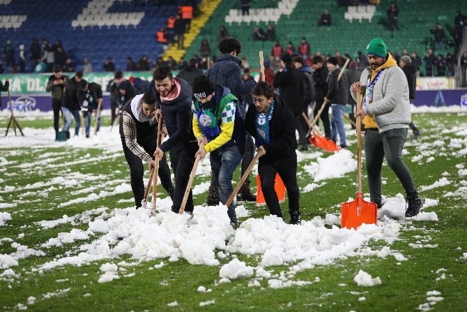 Çaykur Rizespor-Trabzonspor maçı öncesi kar yağışı etkili oluyor 31