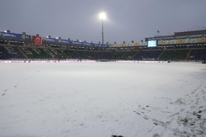 Çaykur Rizespor-Trabzonspor maçı öncesi kar yağışı etkili oluyor 7