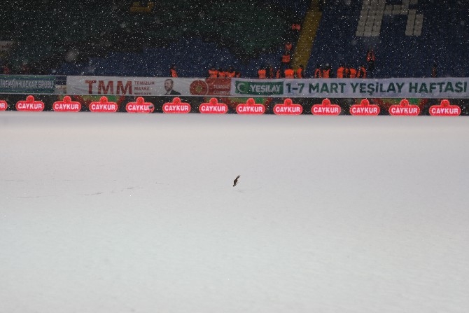 Çaykur Rizespor-Trabzonspor maçı öncesi kar yağışı etkili oluyor 9