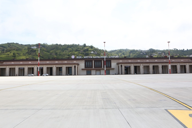 Bakan Karaismailoğlu Rize-Artvin Havalimanı'nda incelemede bulundu 32