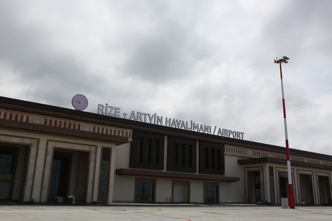 Bakan Karaismailoğlu Rize-Artvin Havalimanı'nda incelemede bulundu 37