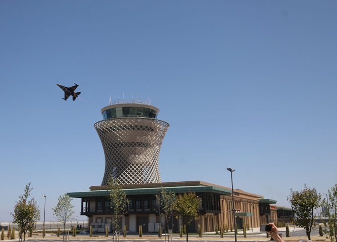 Bakan Karaismailoğlu, Rize-Artvin Havalimanı'nda açılış öncesi hazı 11