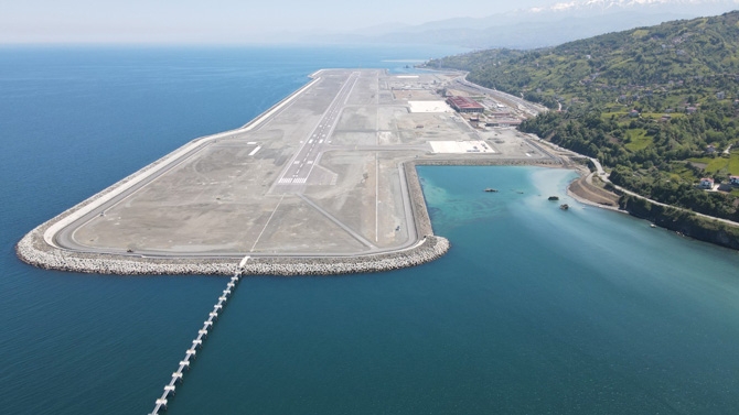 Bakan Karaismailoğlu, Rize-Artvin Havalimanı'nda açılış öncesi hazı 15