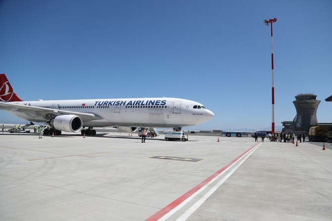 Rize-Artvin Havalimanı’na ilk yolcu uçağı indi 11